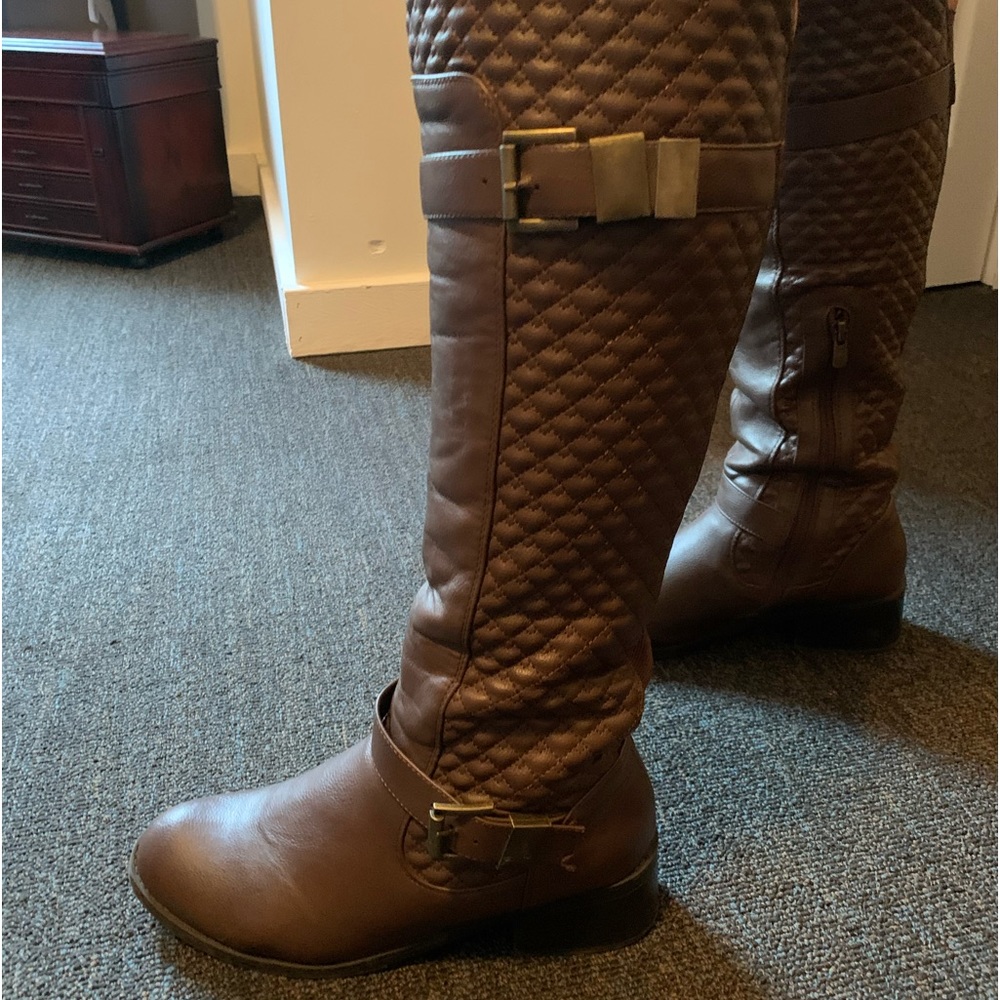 Ladies size 10 knee boots with buckle accent